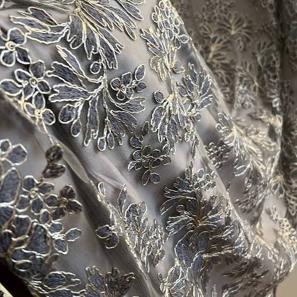 Tadashi Shoji corded lace gown in gold size 10. Back zipper, soft lining. NWT - Picture 13 of 14